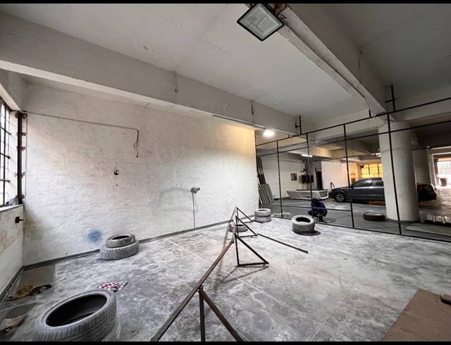 1,600M² WAREHOUSE FOR SALE IN NEW CENTRE